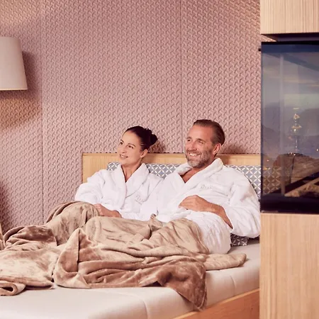 Hotel Neuhaus 4*