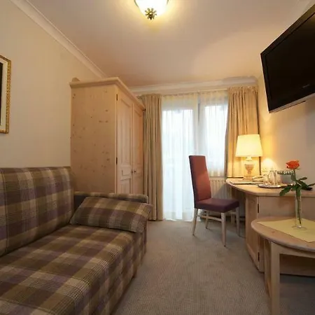 Neuhaus Hotel 4*
