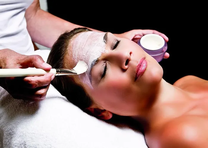 ホテル Neuhaus ザールバッハ・ヒンターグレム