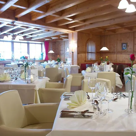 Neuhaus ホテル 4*