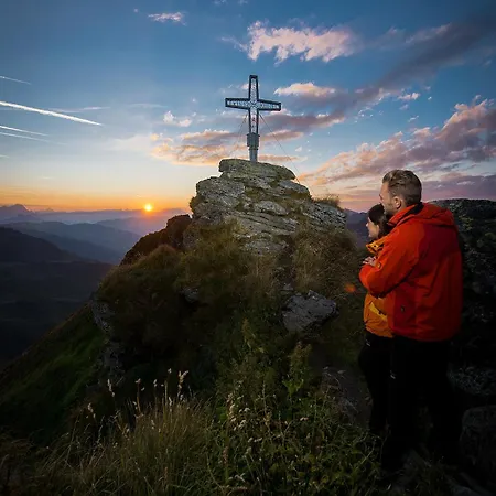Neuhaus ザールバッハ・ヒンターグレム
