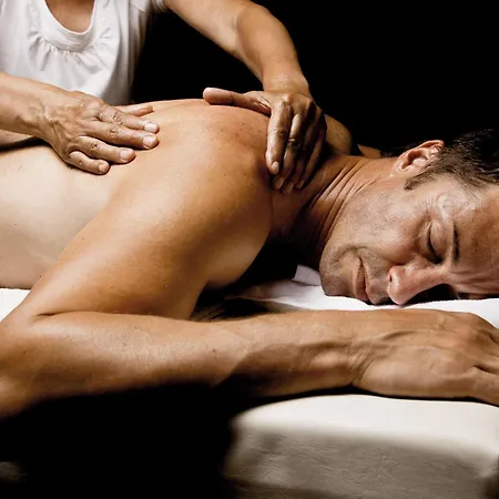 ホテル Neuhaus ザールバッハ・ヒンターグレム