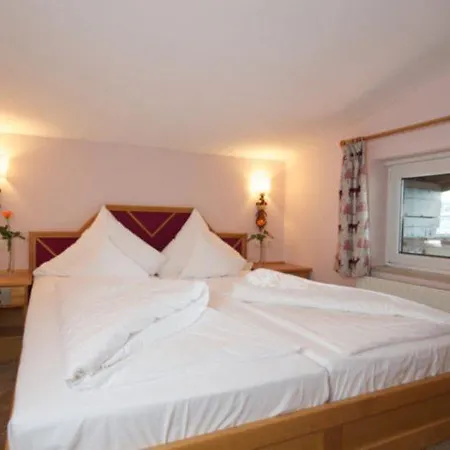 ホテル Neuhaus ザールバッハ・ヒンターグレム