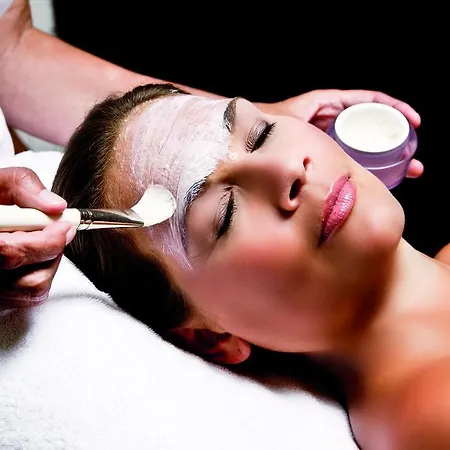 ホテル Neuhaus ザールバッハ・ヒンターグレム